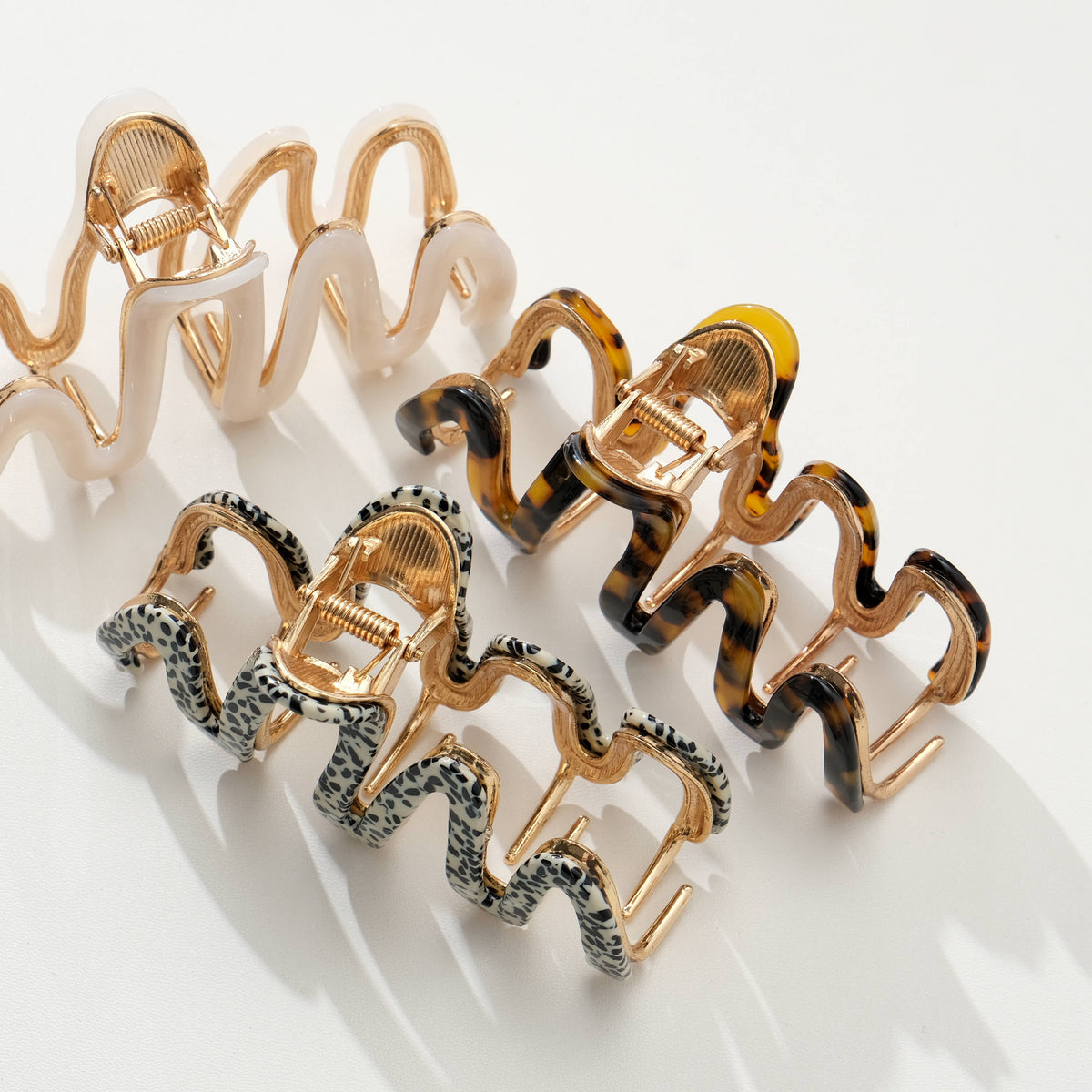 Willow Core Metal Squiggle Claw Clip - White