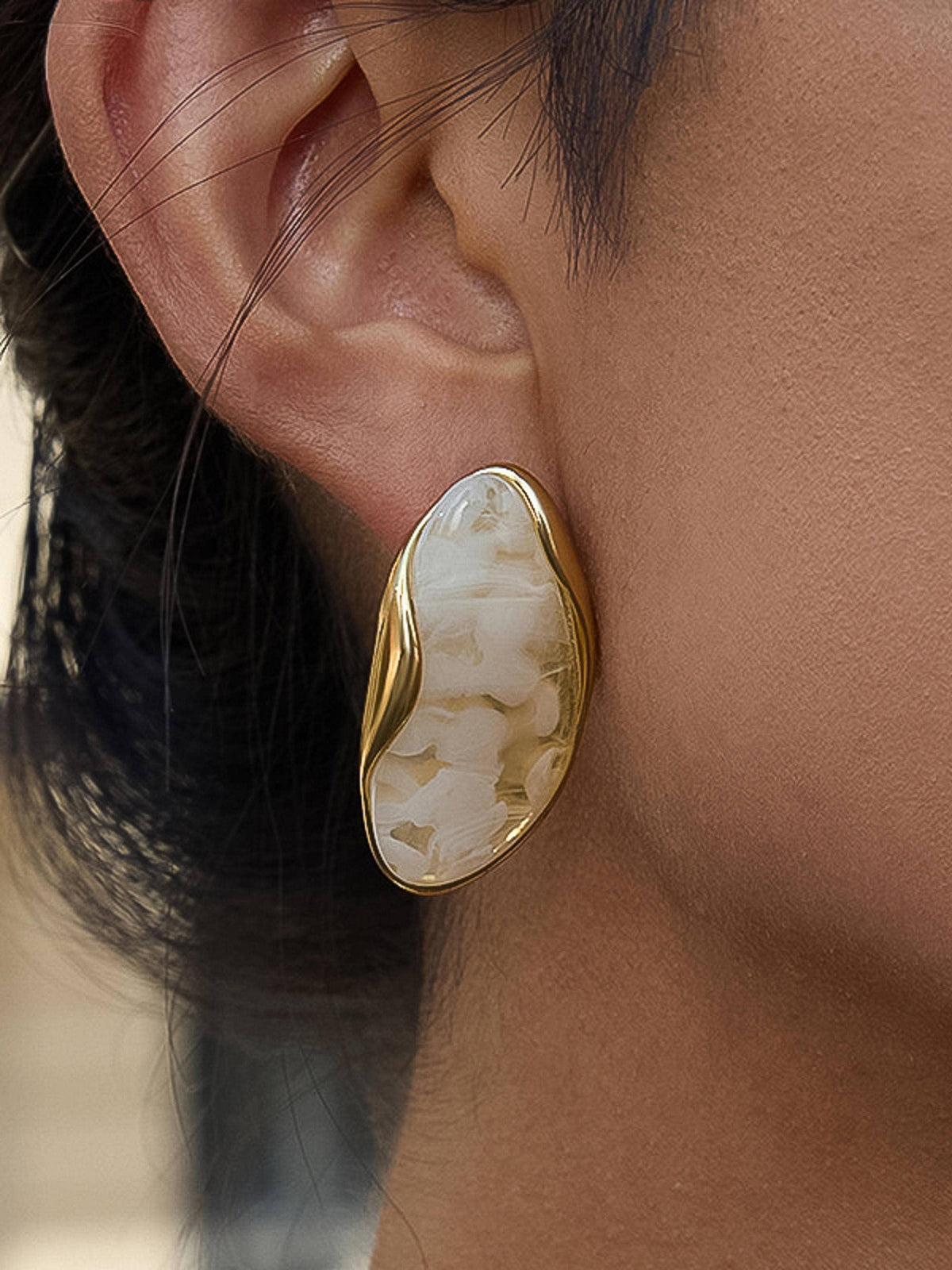 Maélie Gold White Resin Drop Earrings