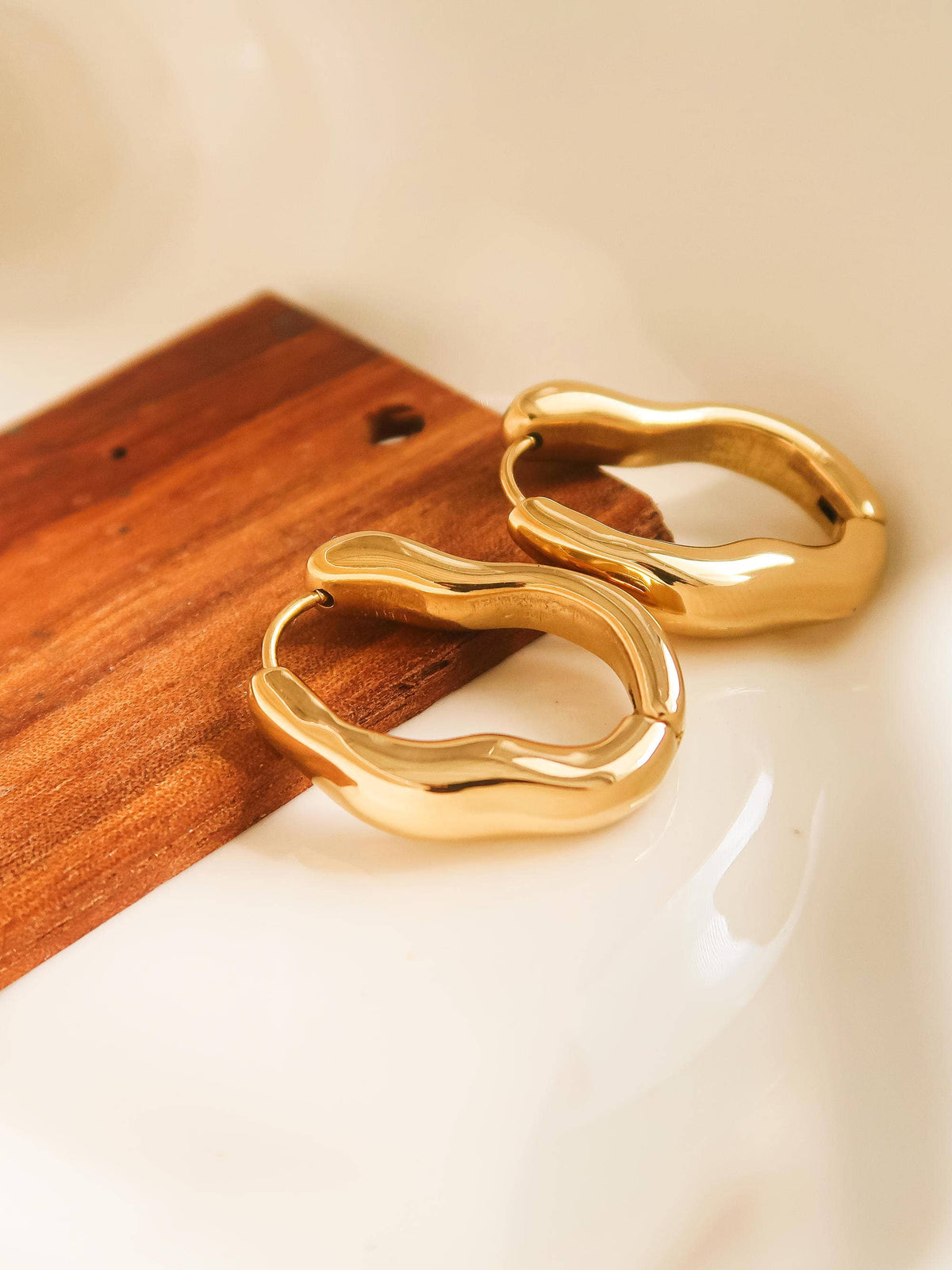 Darcy Oval Hoop Earring Gold